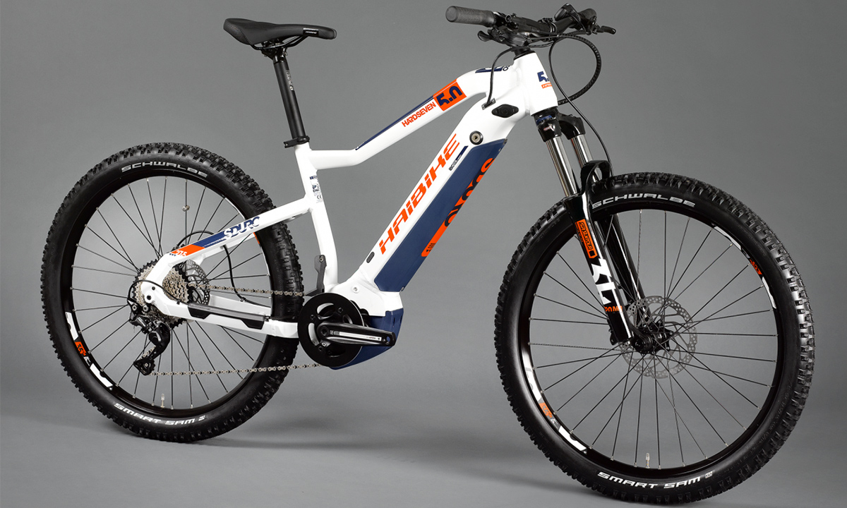Фотография Электровелосипед Haibike SDURO HardSeven 5.0 27,5" (2020) 2020 Бело-оранжевый